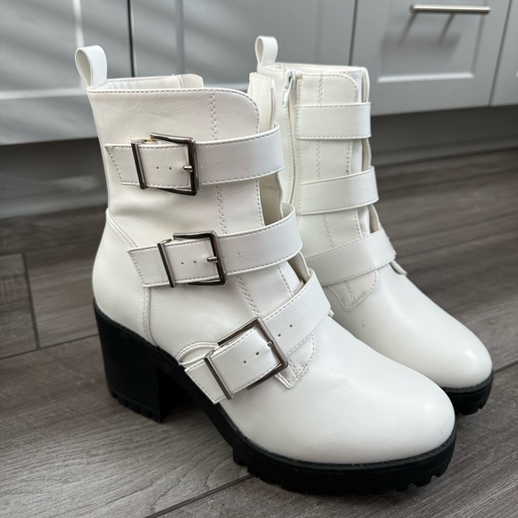 White platform boots - Picture 3 of 4